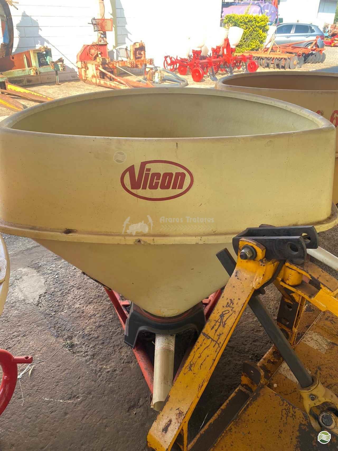 IMPLEMENTOS AGRICOLAS DISTRIBUIDOR ADUBADORA E SEMEADORA PENDULAR Araras Tratores ARARAS SÃO PAULO SP